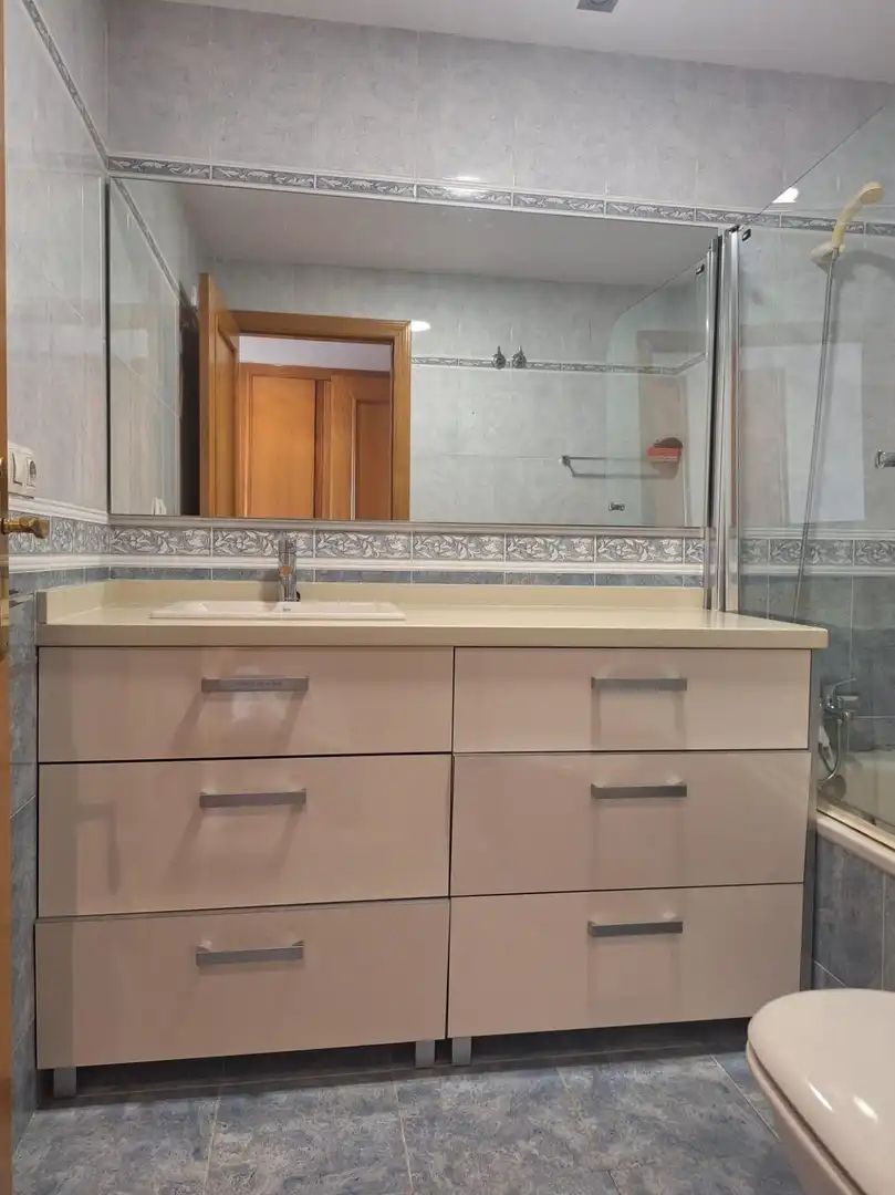Bany de Pis de lloguer en Murcia amb Aire condicionat, Moblat i Balcó