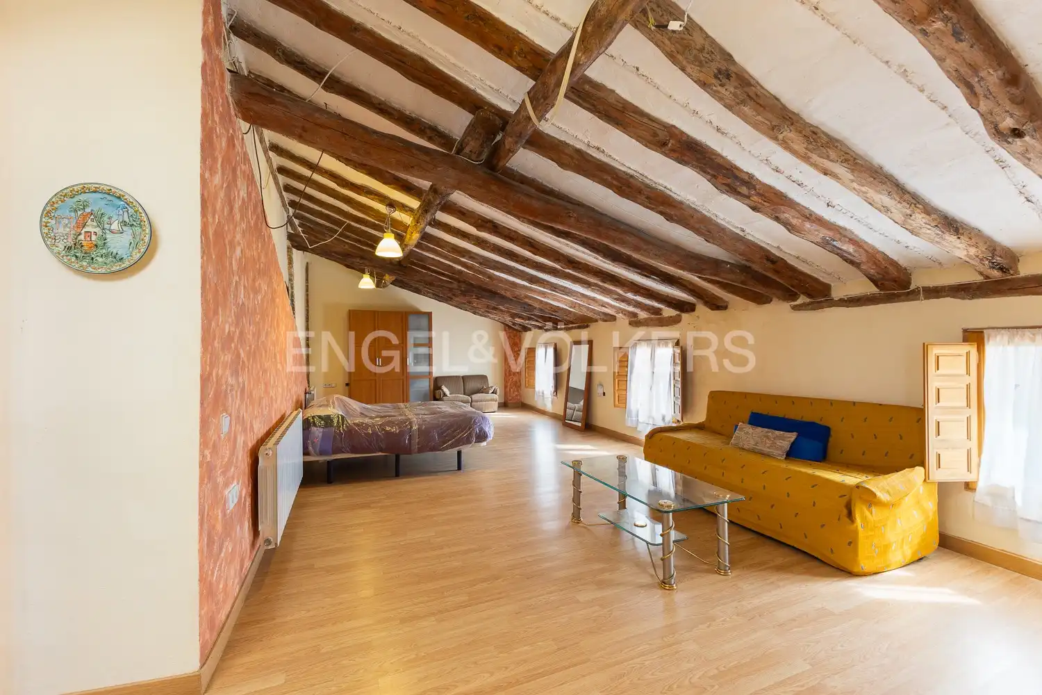 Sala d'estar de Finca rústica en venda en Requena amb Aire condicionat, Calefacció i Jardí privat