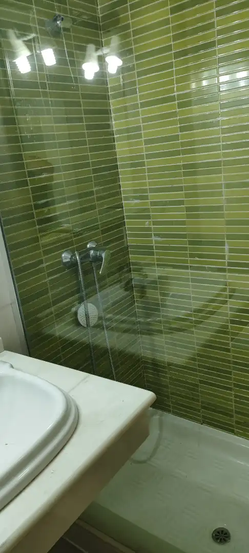 Bany de Apartament en venda en Algeciras amb Aire condicionat, Calefacció i Moblat