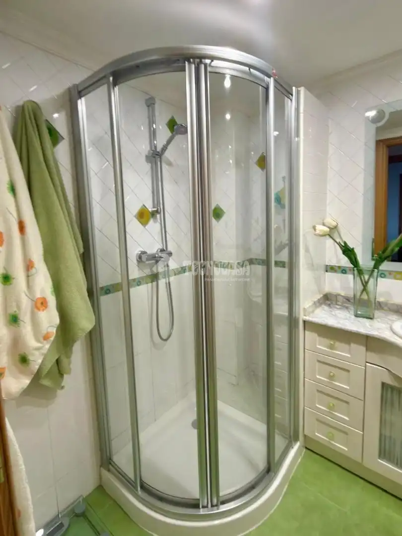 Badezimmer von Wohnung zum Verkauf in La Zubia mit Klimaanlage