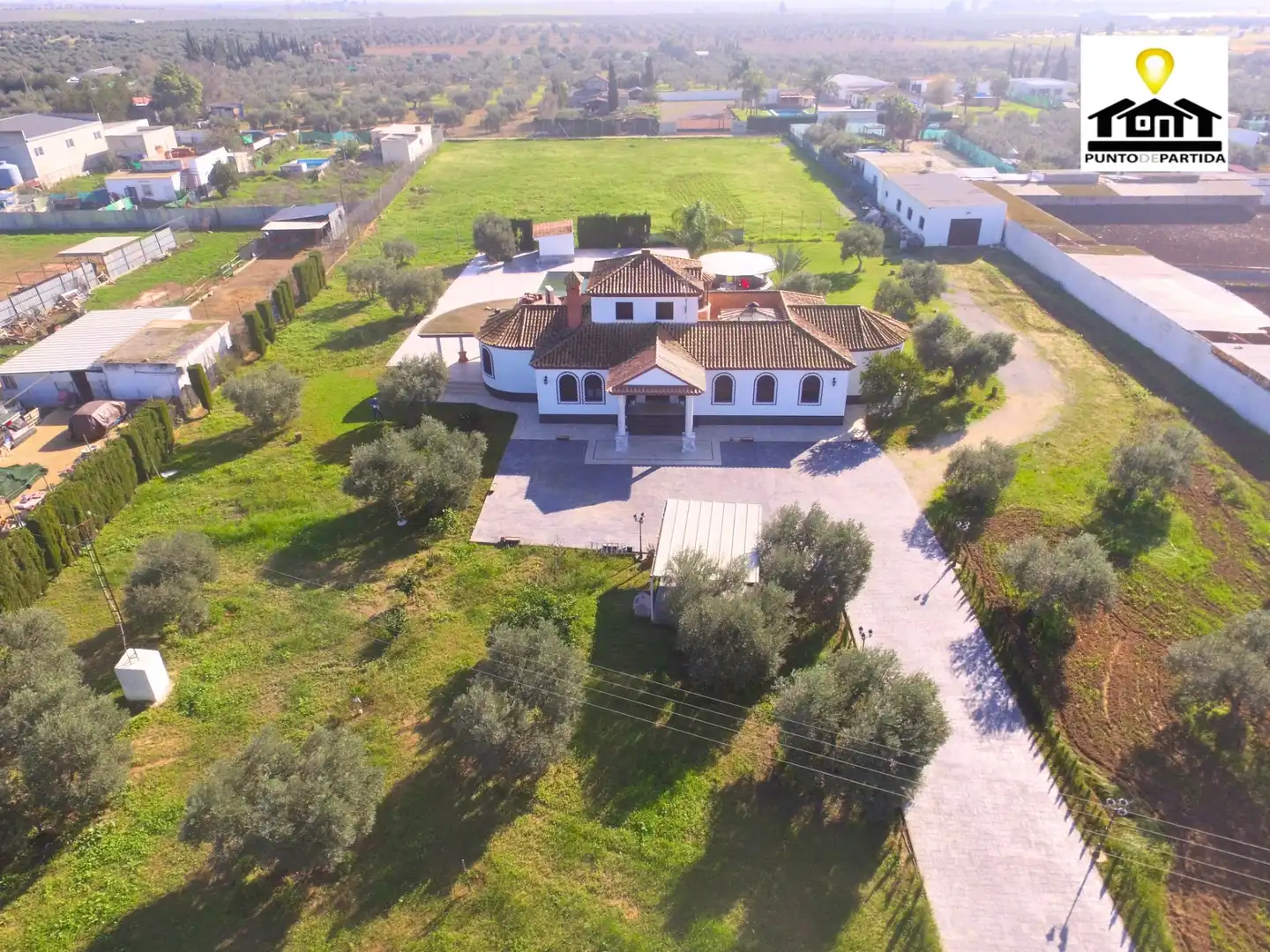 Außenansicht von Country house zum Verkauf in Utrera mit Klimaanlage, Heizung und Privatgarten