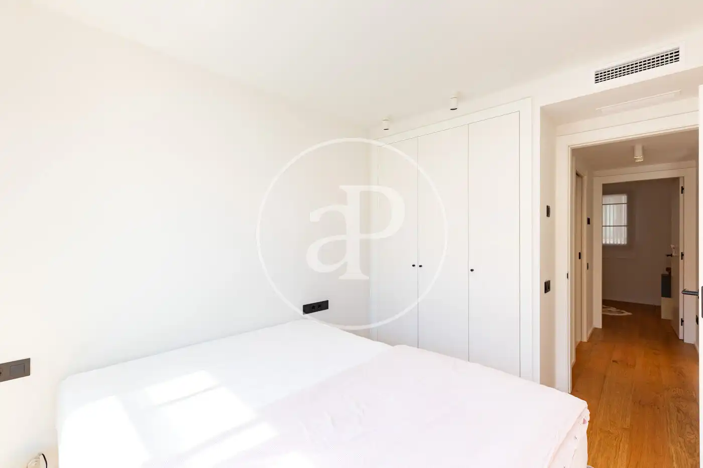 Schlafzimmer von Wohnung zum Verkauf in Barcelona mit Klimaanlage, Heizung und Terrasse