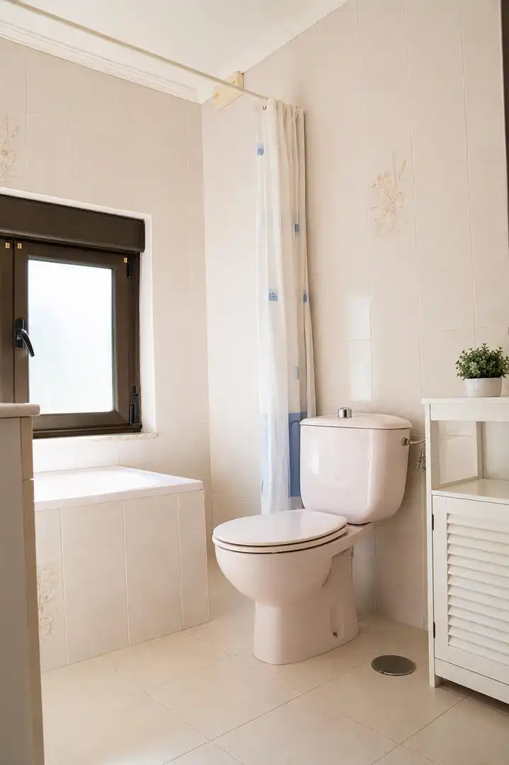 Bathroom of Flat for sale in Aller  with Heating and Furnished