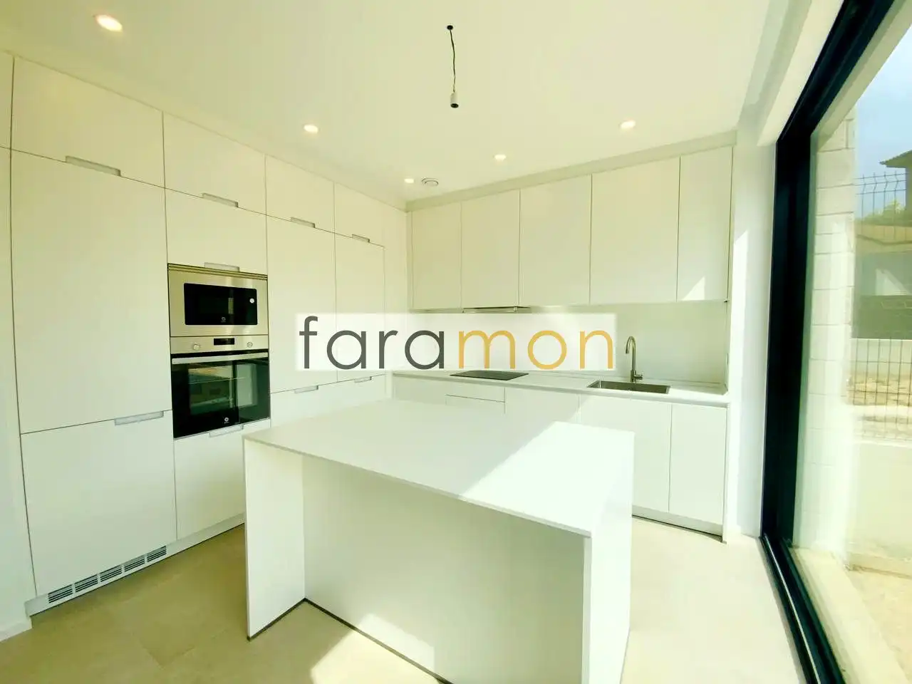 Cocina de Casa adosada en venta en Nigrán con Calefacción, Jardín privado y Terraza