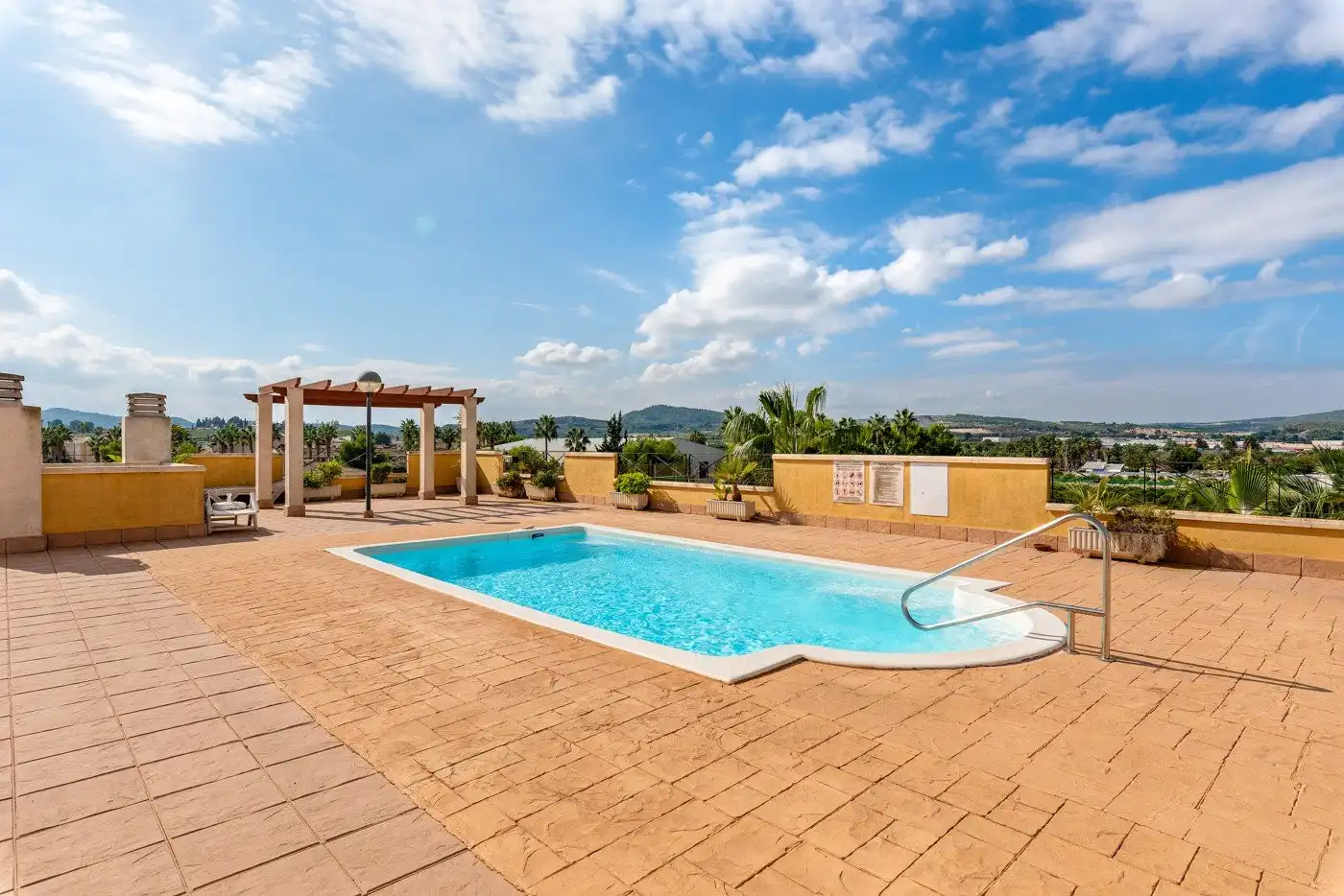 Piscina de Apartament en venda en Jacarilla amb Moblat i Balcó