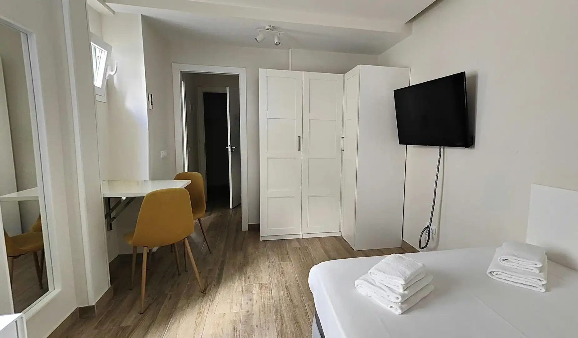 Schlafzimmer von Wohnung zur Miete in Madrid mit Klimaanlage, Heizung und Möbliert