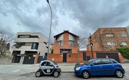 Vista exterior de Casa o xalet en venda en  Madrid Capital amb Aire condicionat, Calefacció i Jardí privat