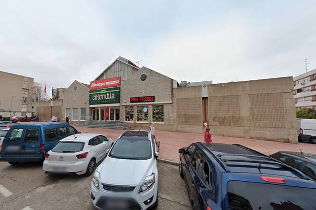 Local comercial en Alquiler en Avenida de Bucaramanga en Pinar del Rey