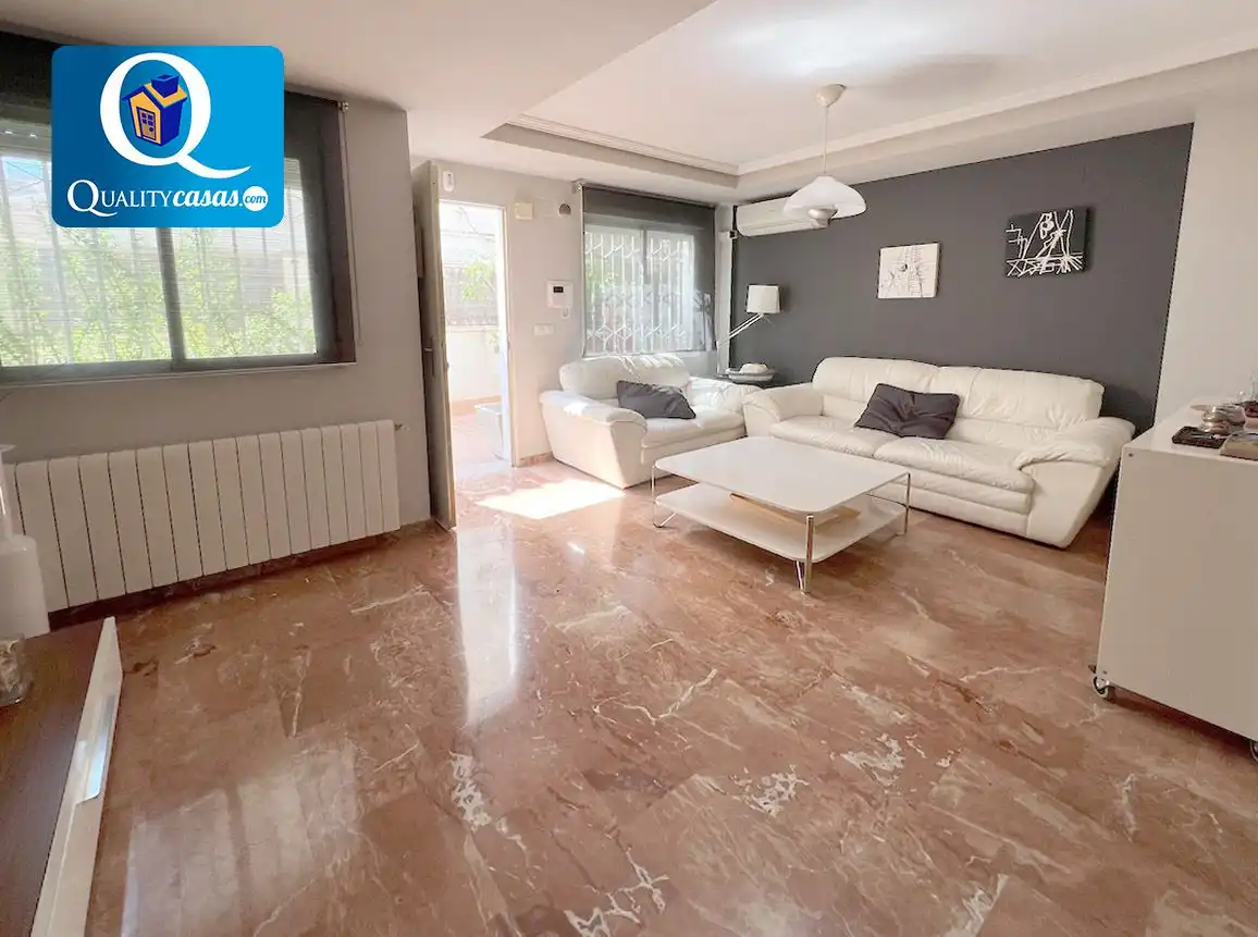 Sala d'estar de Casa o xalet en venda en Alicante / Alacant amb Aire condicionat, Calefacció i Terrassa