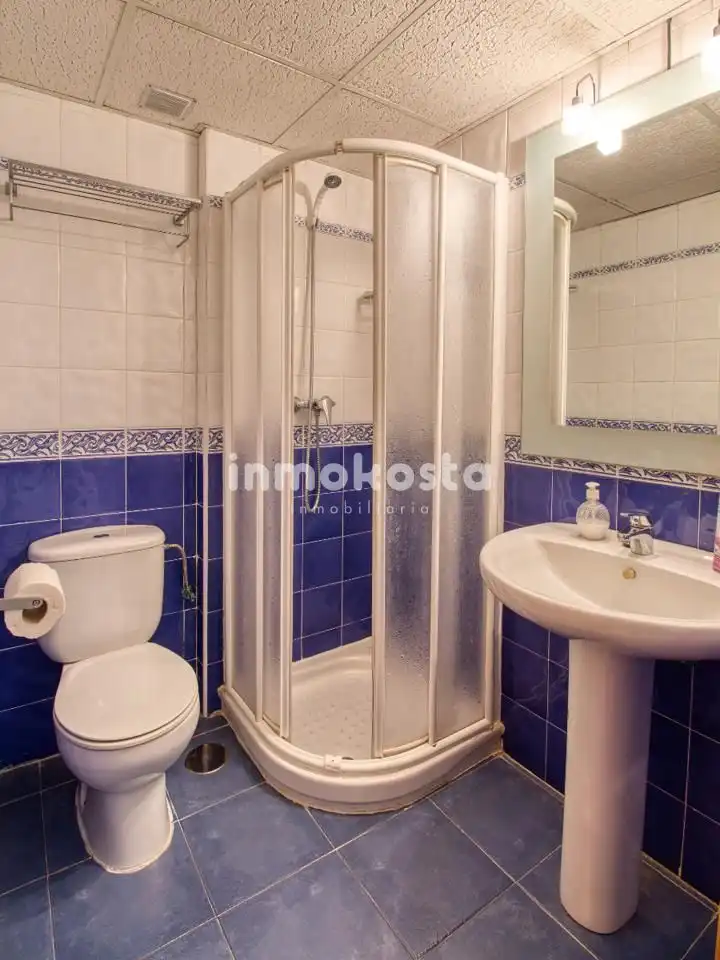 Bathroom of Ground floor for sale in Villajoyosa / La Vila Joiosa  with Air Conditioner, Terrace and Community pool