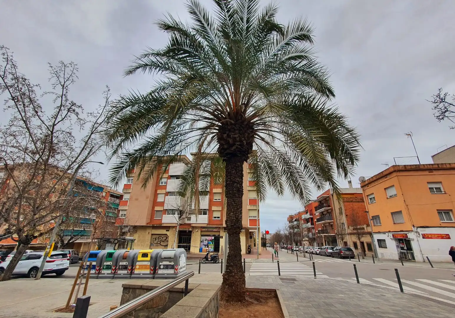 Vista exterior de Estudi en venda en Sant Boi de Llobregat amb Aire condicionat, Calefacció i Forn