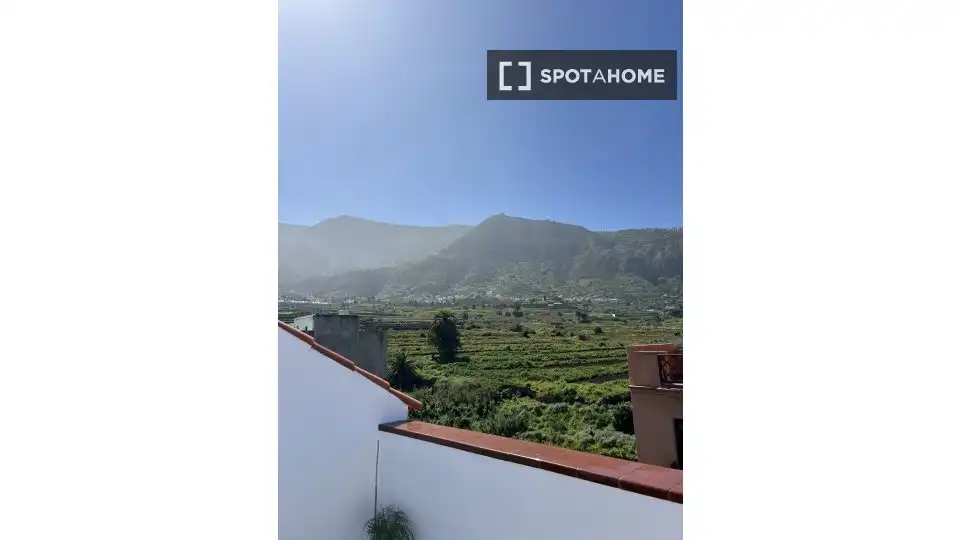 Vista exterior de Apartament per a compartir en Los Realejos amb Aire condicionat, Terrassa i Moblat