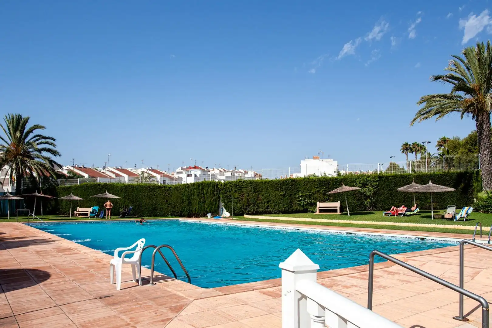 Piscina de Casa o xalet en venda en Torrevieja amb Aire condicionat, Jardí privat i Terrassa