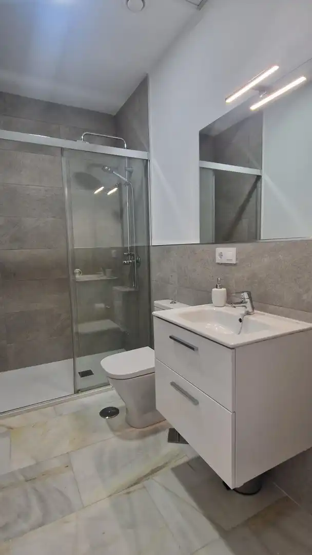 Badezimmer von Wohnung zur Miete in Jerez de la Frontera mit Klimaanlage und Möbliert