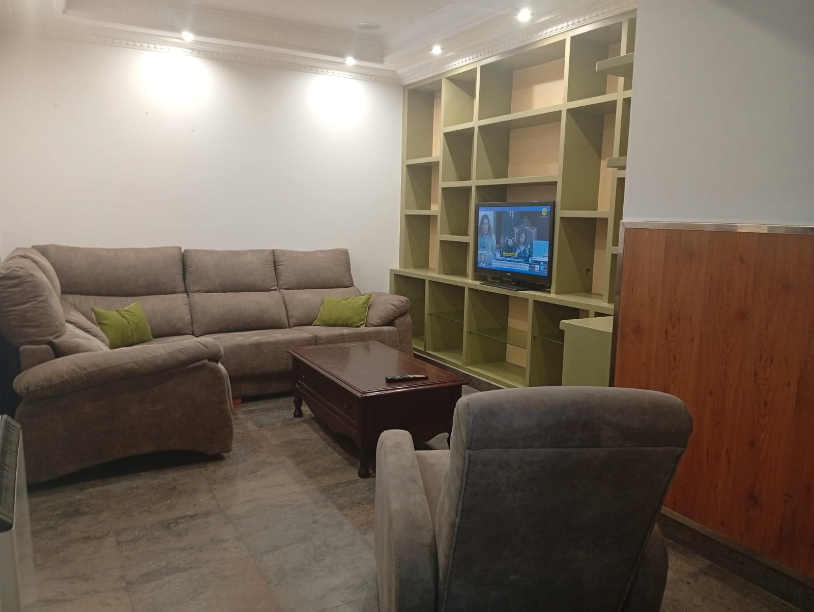 Sala d'estar de Pis de lloguer en Ferrol amb Calefacció, Parquet i Moblat