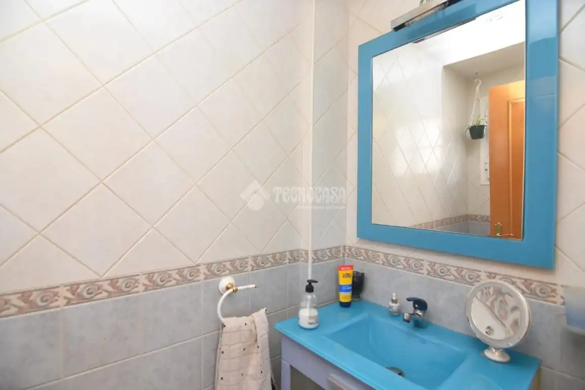 Baño de Casa adosada en venta en Villaviciosa de Odón con Aire acondicionado, Calefacción y Piscina
