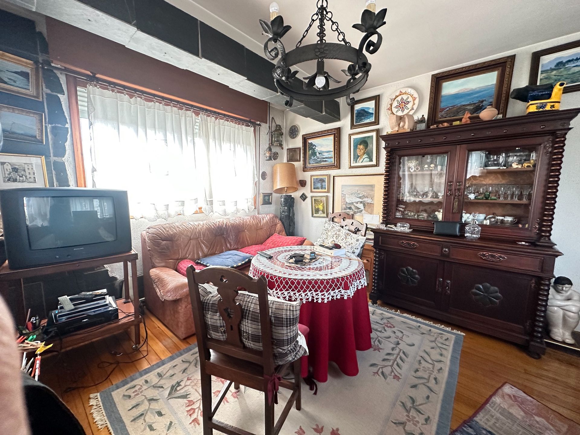 Living room of Flat for sale in Santiago de Compostela   with Heating, Oven and Washing machine
