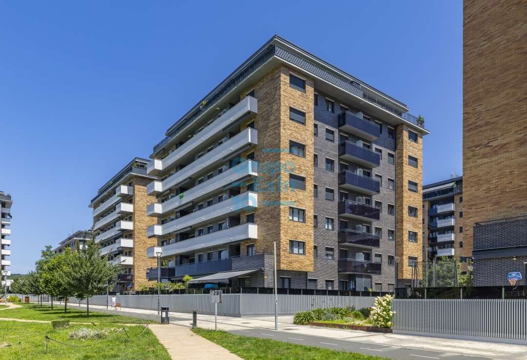 Vista exterior de Piso en venta en Astigarraga con Calefacción, Terraza y Trastero