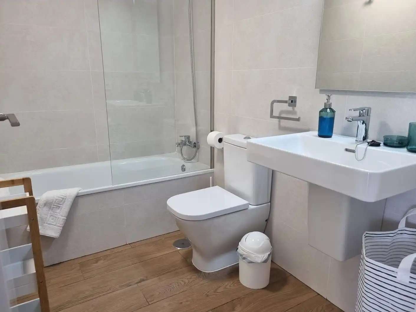 Bany de Apartament de lloguer en Torrox amb Aire condicionat, Calefacció i Jardí privat