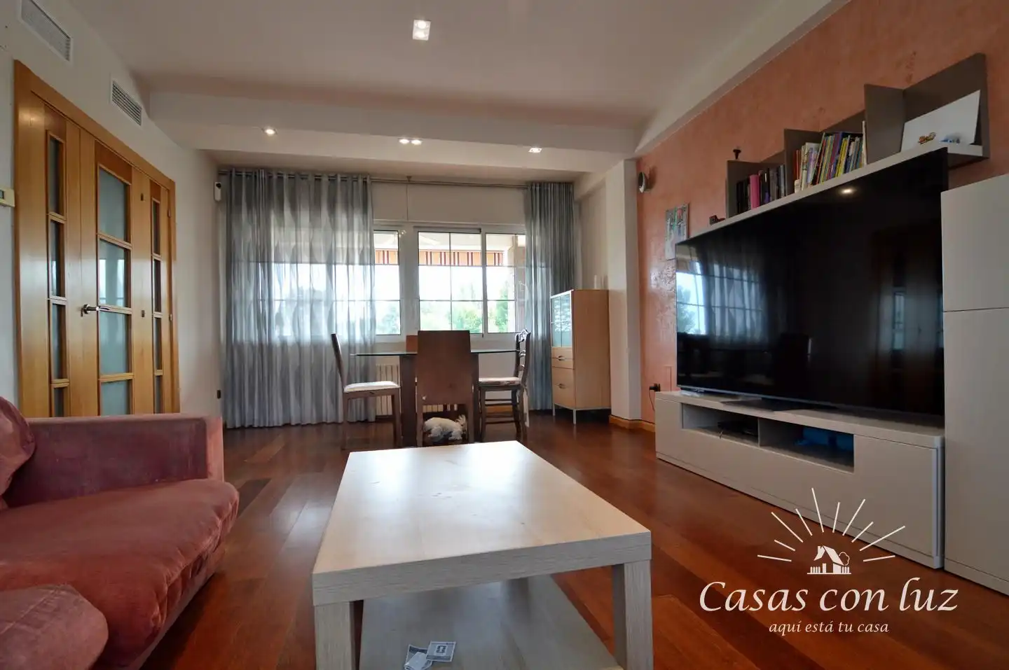 Sala d'estar de Casa o xalet en venda en Zaragoza amb Aire condicionat, Calefacció i Jardí privat
