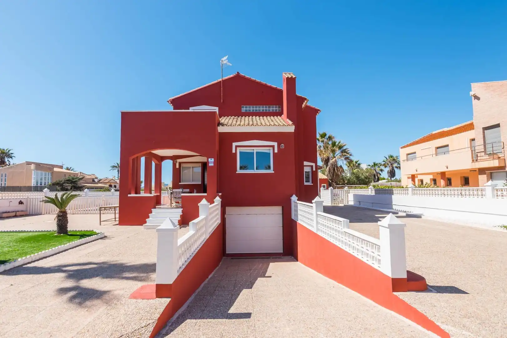 Vista exterior de Casa o chalet en venta en La Manga del Mar Menor con Aire acondicionado, Calefacción y Jardín privado