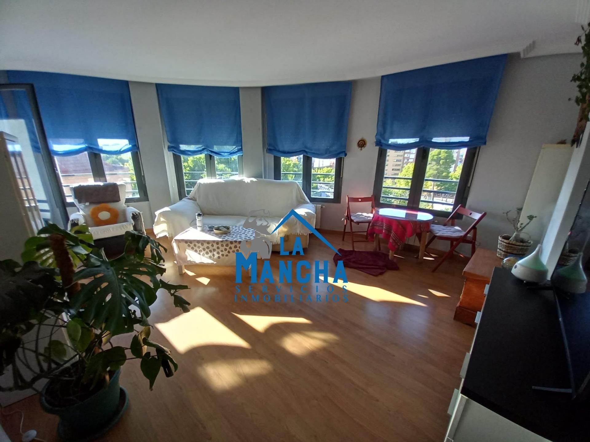 Vista exterior de Piso en venta en  Albacete Capital con Calefacción y Balcón