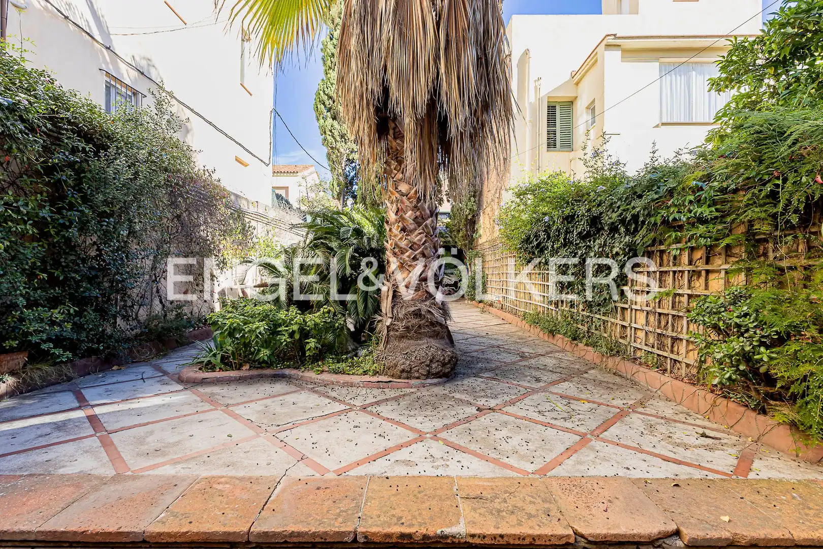Exterior view of Duplexes for sale in Barcelona  with Air Conditioner, Heating and Private garden