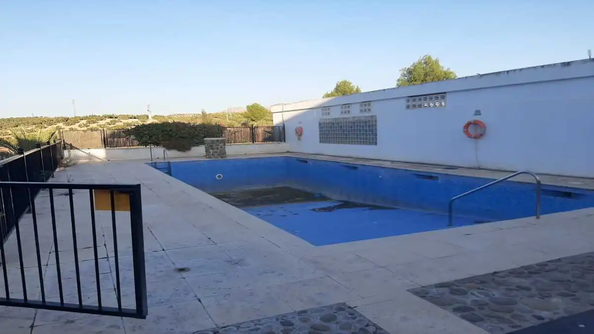 Piscina de Oficina en venta en Alcaudete