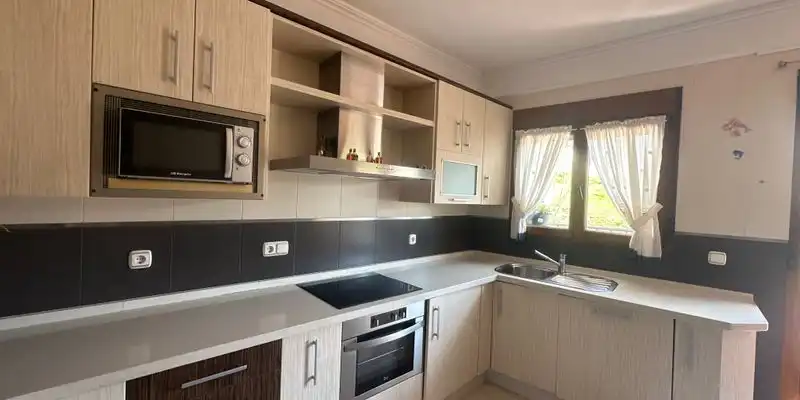 Cuina de Casa adosada en venda en Villanueva del Trabuco amb Aire condicionat, Terrassa i Traster
