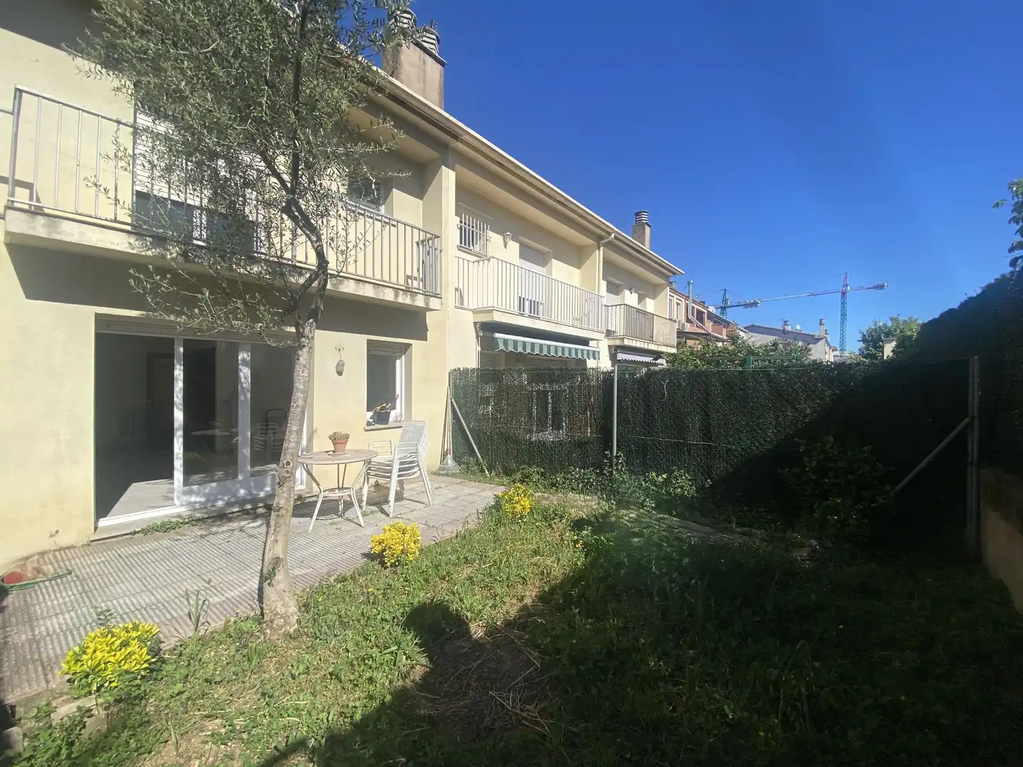 Vista exterior de Casa adosada en venta en Girona con Calefacción, Jardín privado y Terraza