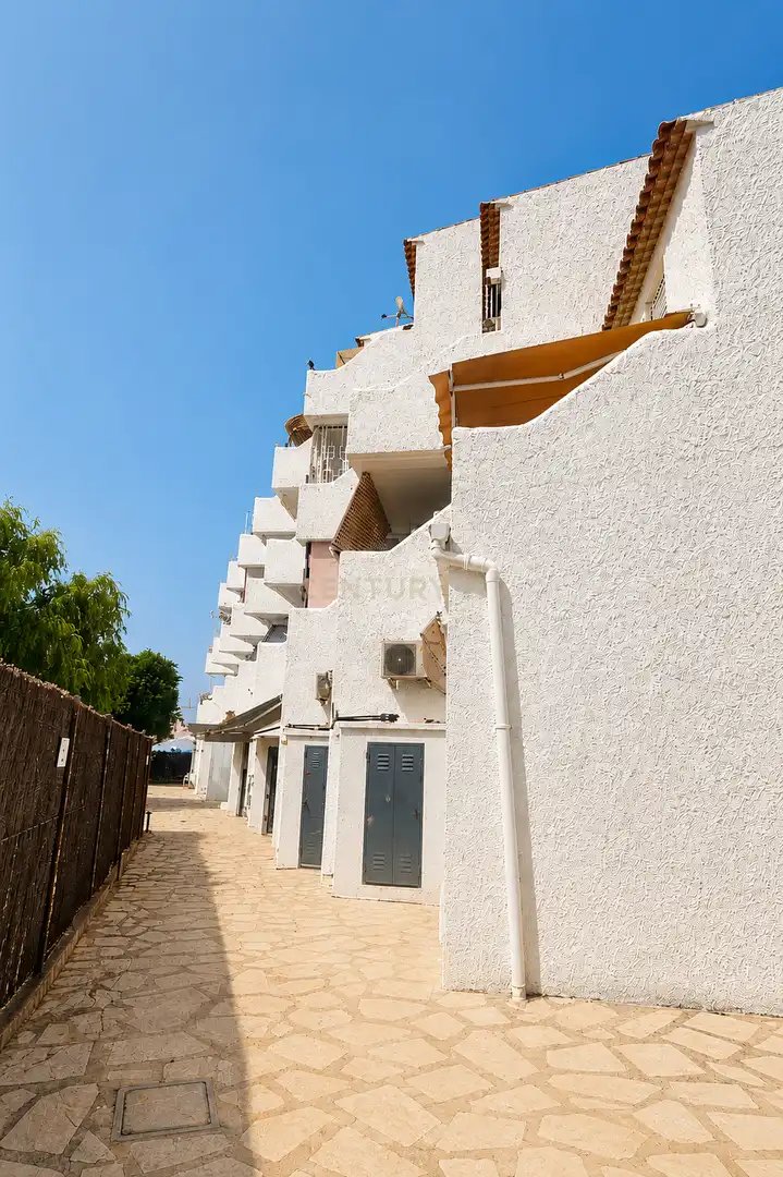 Vista exterior de Estudi en venda en Dénia