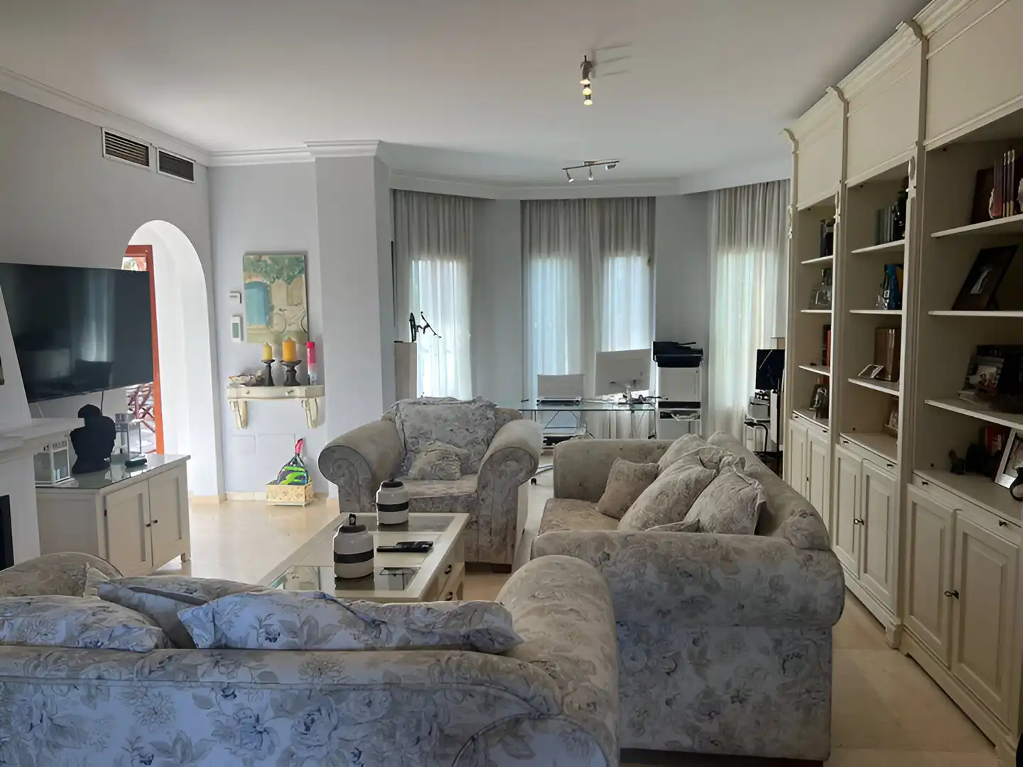 Sala de estar de Casa o chalet en venta en Estepona con Aire acondicionado, Terraza y Piscina