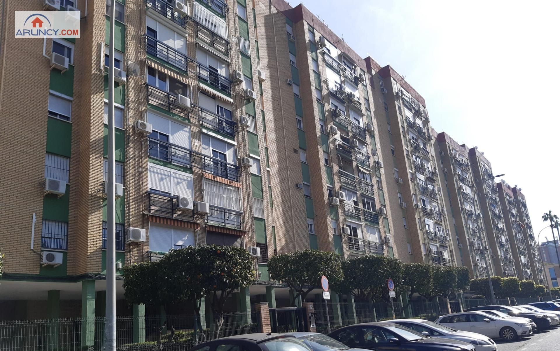 Exterior view of Flat for sale in  Sevilla Capital  with Air Conditioner