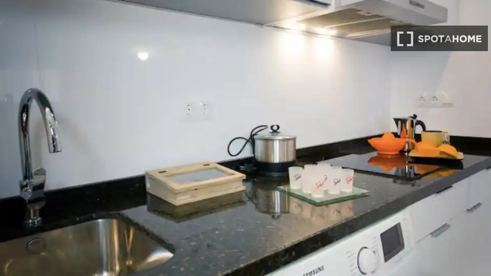 Kitchen of Study for share in Málaga  with Air Conditioner, Heating and Terrace