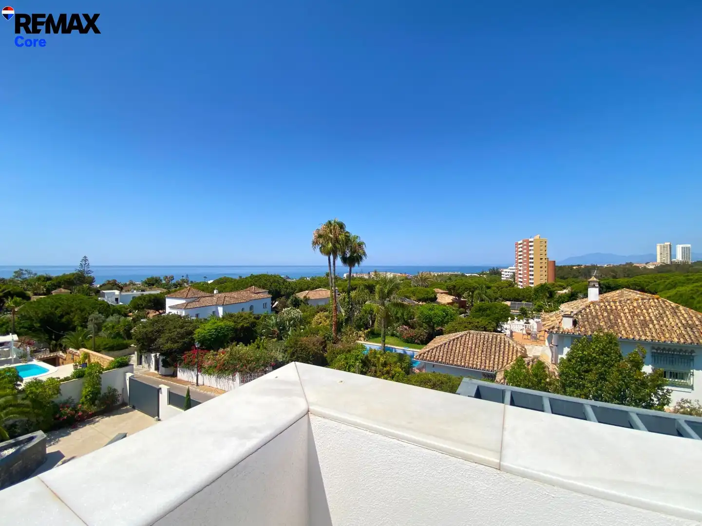 Vista exterior de Casa o xalet en venda en Marbella amb Aire condicionat, Calefacció i Jardí privat