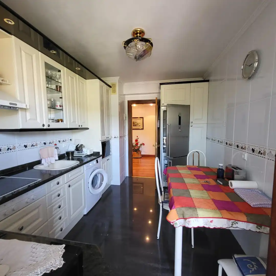 Cocina de Piso en venta en Basauri  con Calefacción, Terraza y Trastero