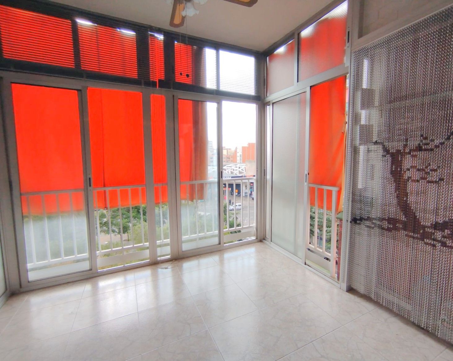 Flat for sale in L'Hospitalet de Llobregat  with Air Conditioner, Parquet flooring and Terrace