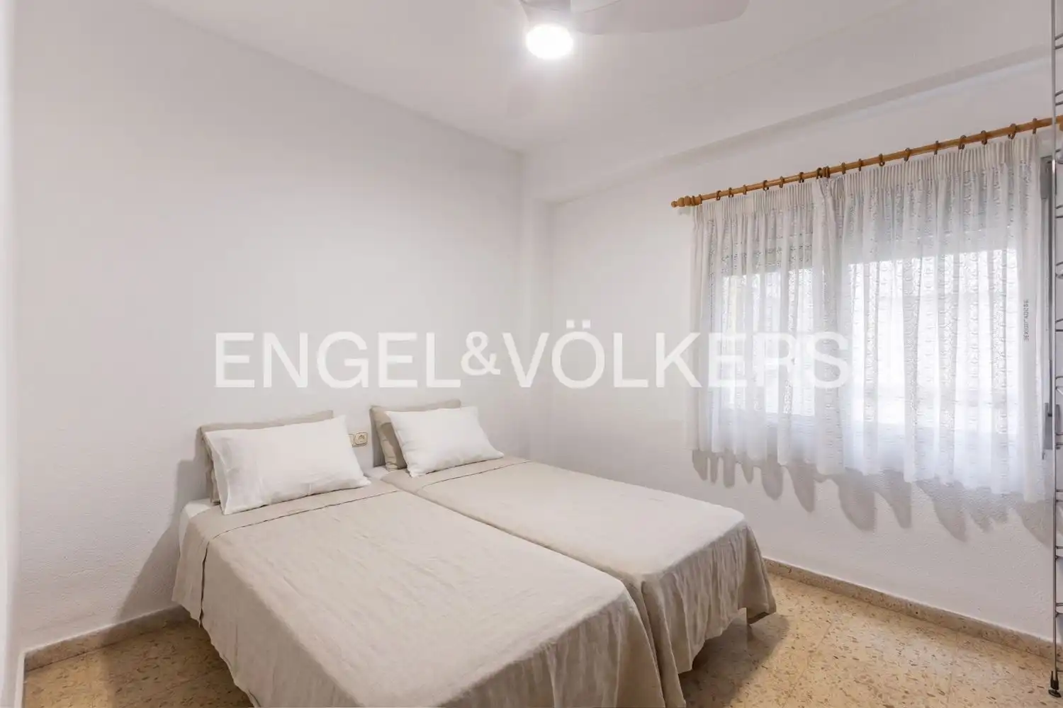 Bedroom of Flat for rent in Valencia  with Air Conditioner, Heating and Terrace