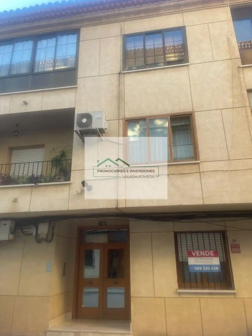 Vista exterior de Piso en venta en Iniesta