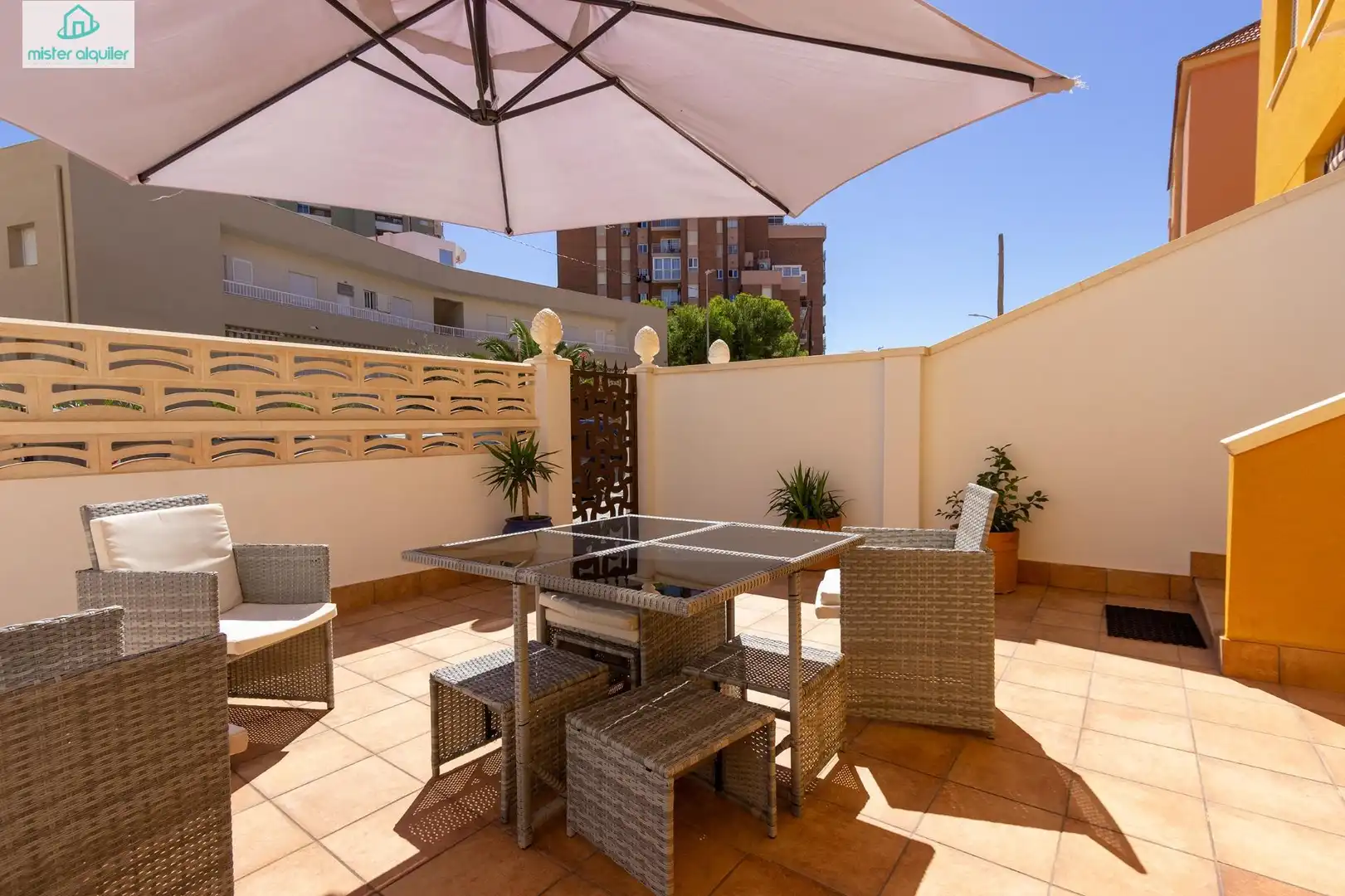 Terraza de Planta baja de alquiler en El Campello con Aire acondicionado, Calefacción y Jardín privado