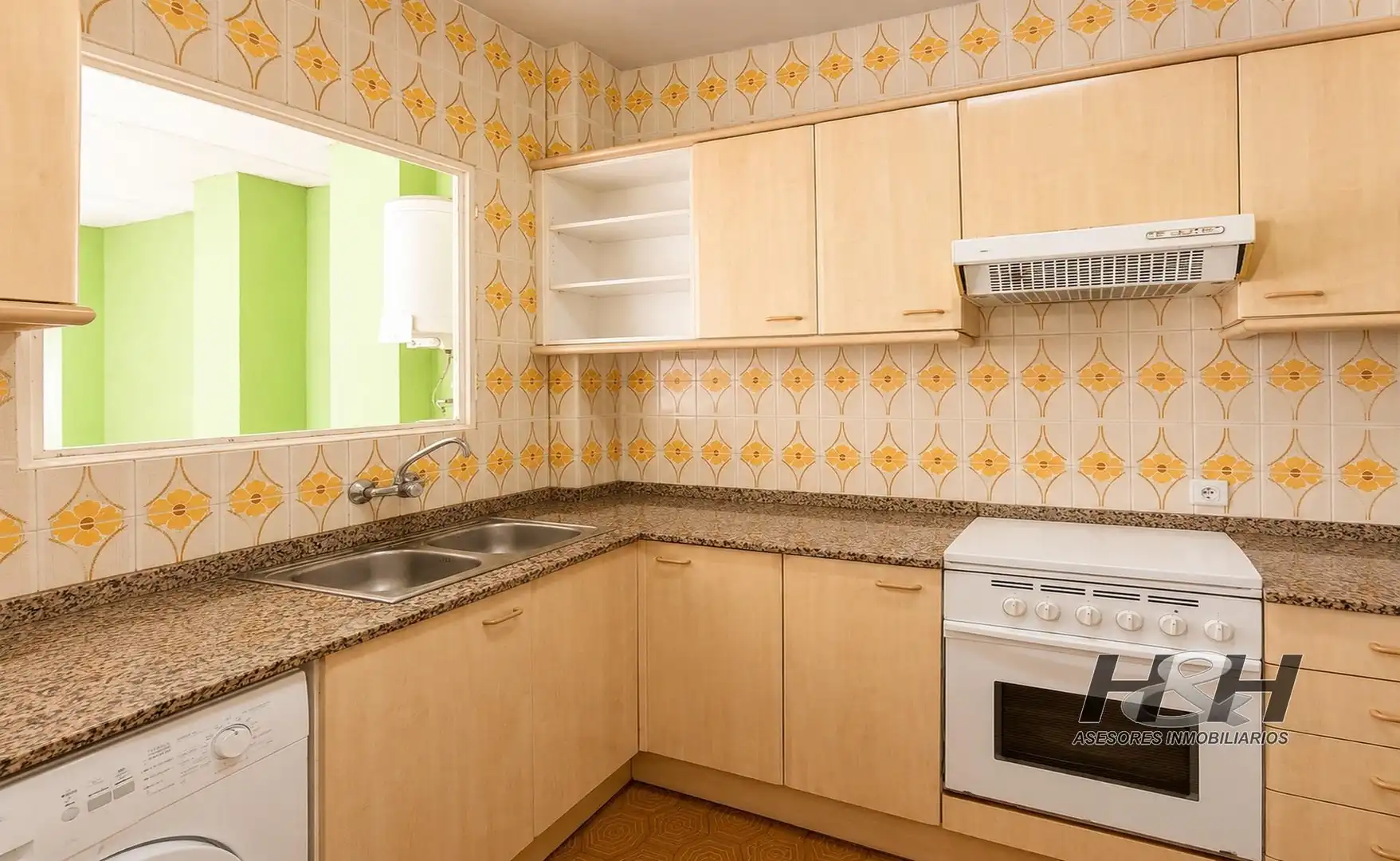 Kitchen of Houses for sale in Burjassot  with Terrace, Storage room and Balcony
