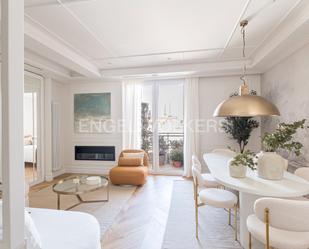 Sala d'estar de Apartament en venda en  Madrid Capital amb Calefacció, Terrassa i Traster