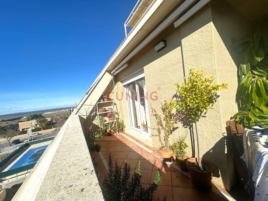 Flat for sale in Calle José Arcadio Buendía, Ruta de la Plata