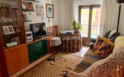 Sala d'estar de Pis en venda en Salamanca Capital amb Calefacció i Balcó