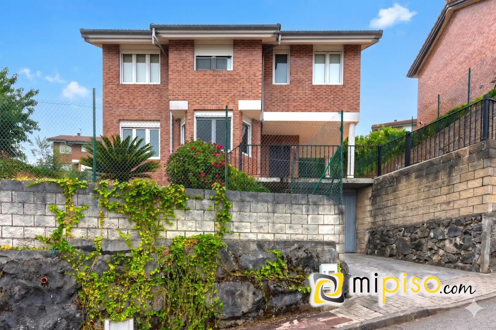 Vista exterior de Casa o xalet en venda en Limpias amb Calefacció, Jardí privat i Terrassa