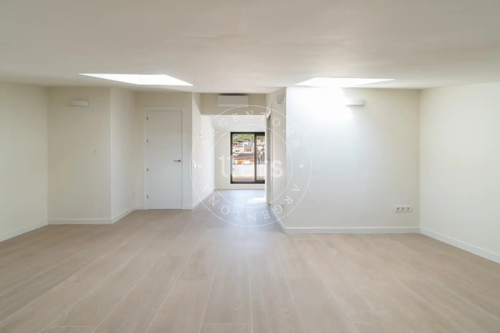 Dúplex de lloguer a Carrer Indústria, Nucli Urbà