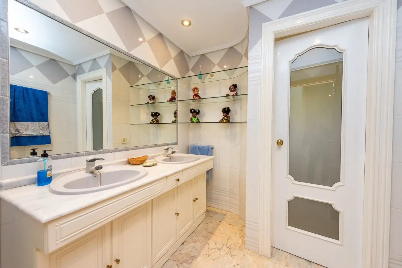 Bathroom of Houses for sale in Petrer  with Air Conditioner, Heating and Private garden