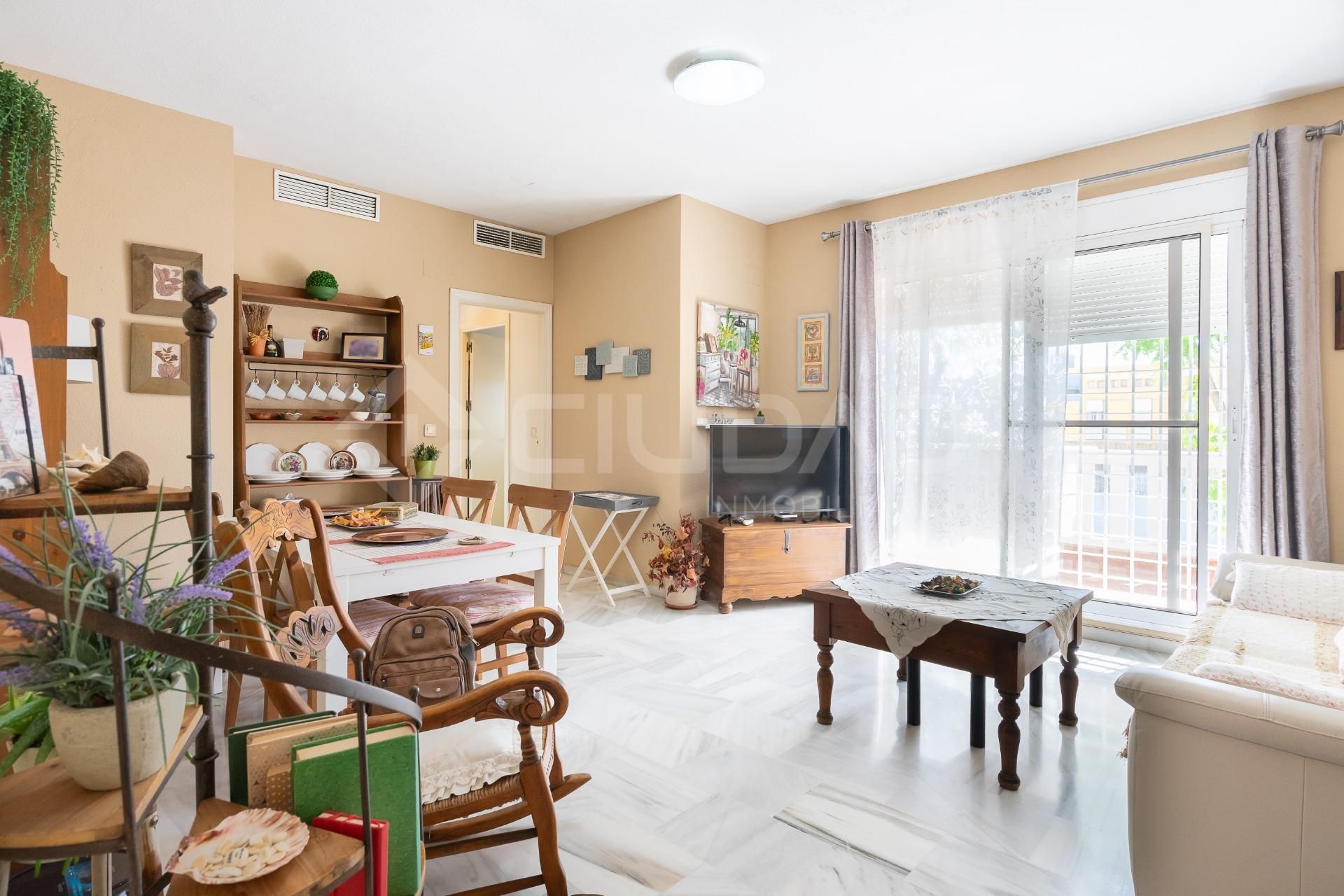 Living room of Flat for sale in Tomares  with Air Conditioner, Terrace and Community pool