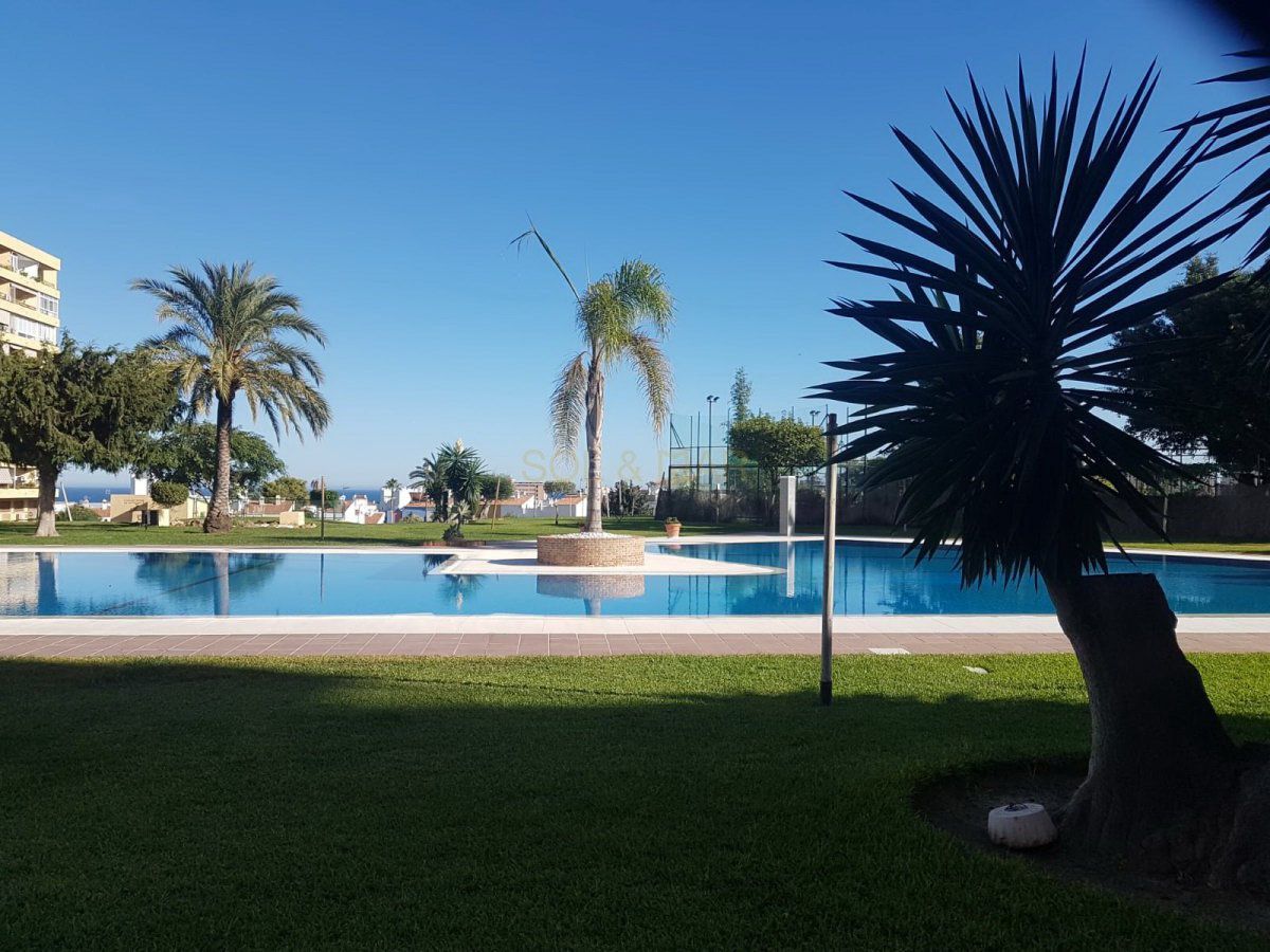 Piscina de Estudi en venda en Torremolinos amb Piscina comunitària