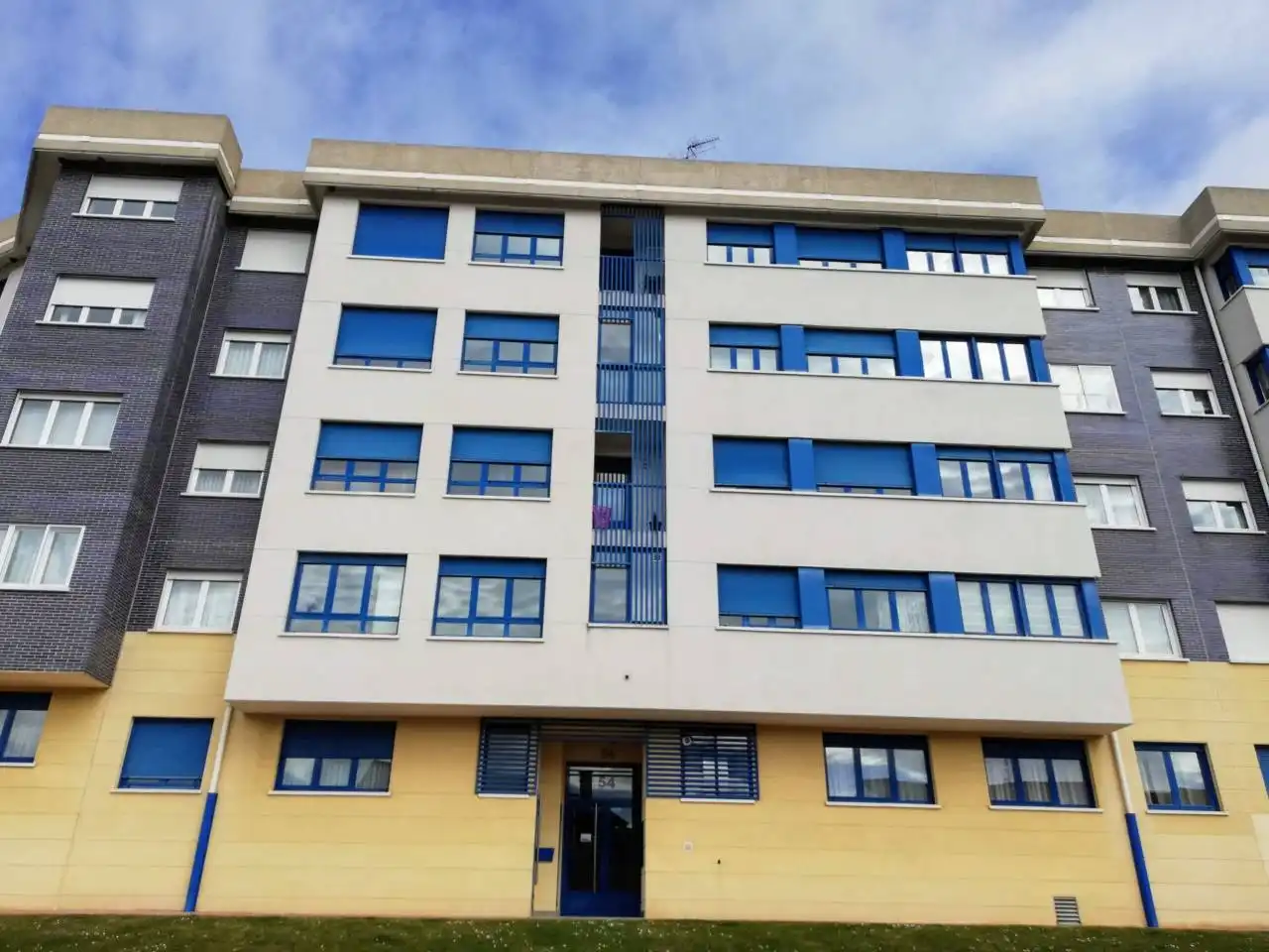 Vista exterior de Piso en venta en Burgos con Calefacción y Amueblado